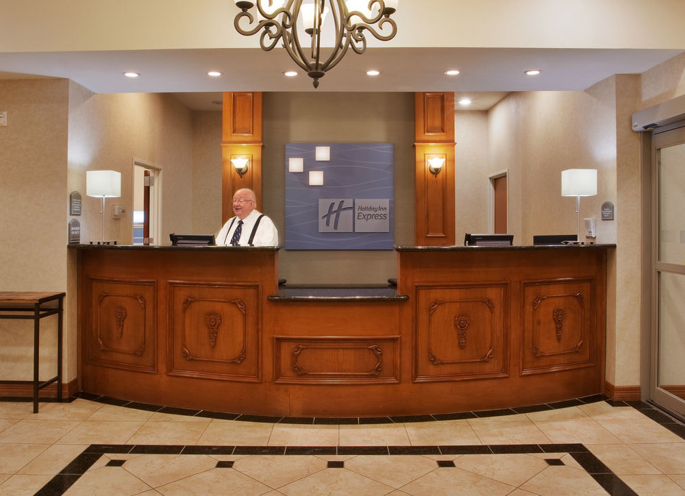Holiday Inn Express & Suites - Dodge City By Ihg Exterior foto